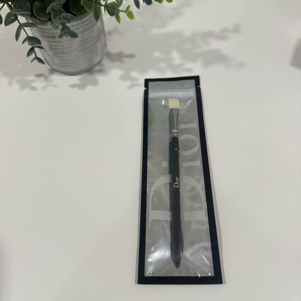 Dior Backstage Concealer Brush N°13 - Picture 2 of 3